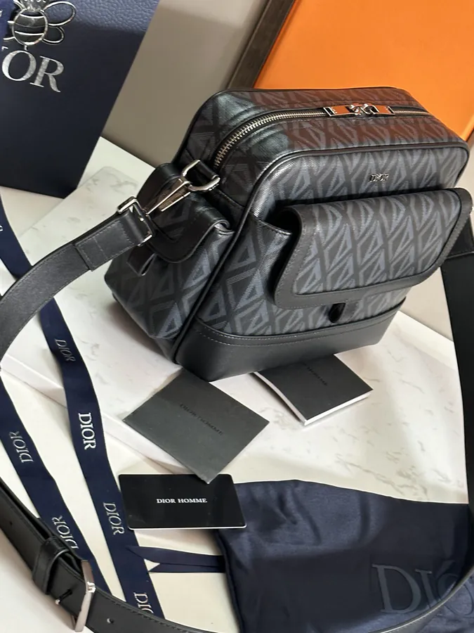 Hit the Road Messenger Bag Modern Style with High Fashion Craftsmanship
