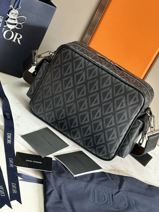 Hit the Road Messenger Bag Modern Style with High Fashion Craftsmanship