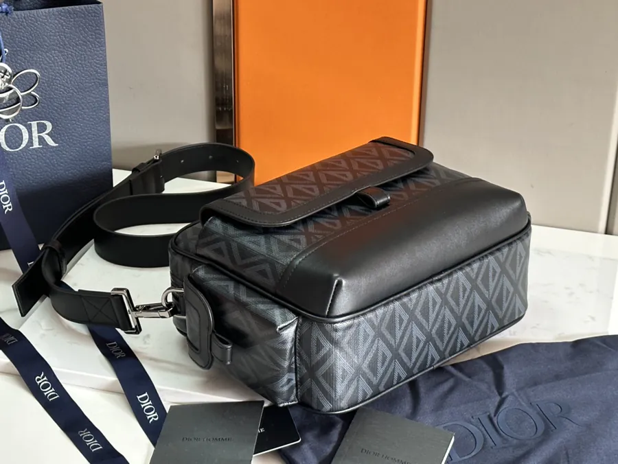 Hit the Road Messenger Bag Modern Style with High Fashion Craftsmanship