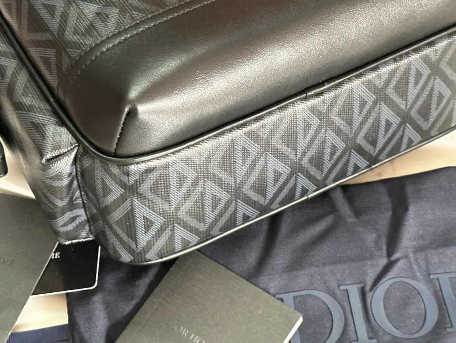 Hit the Road Messenger Bag Modern Style with High Fashion Craftsmanship