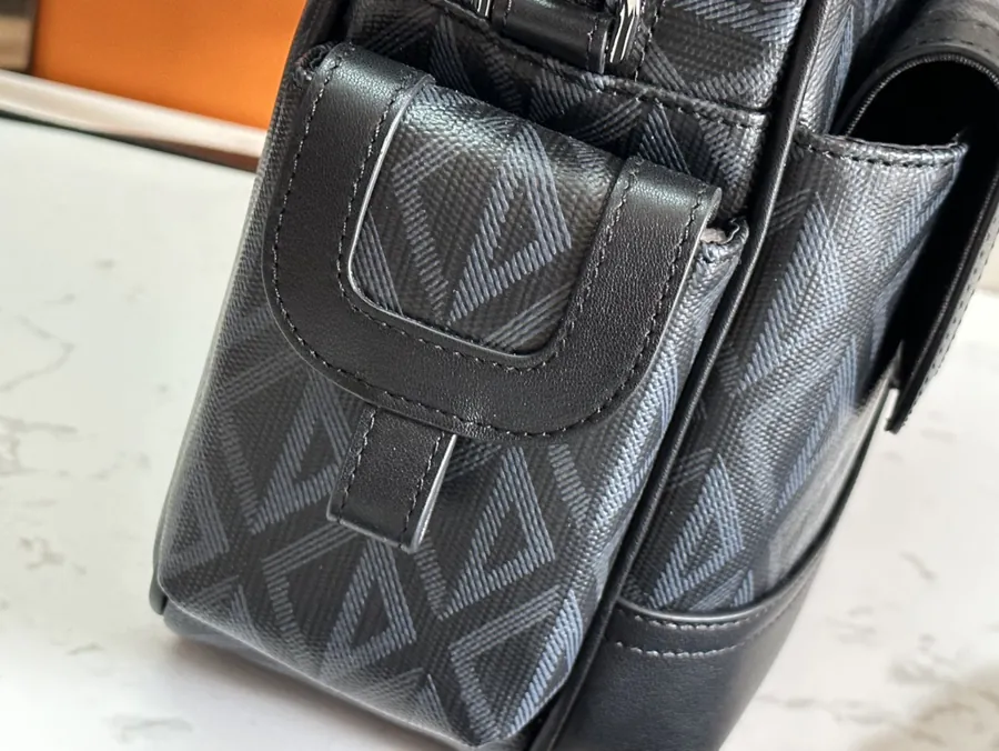 Hit the Road Messenger Bag Modern Style with High Fashion Craftsmanship