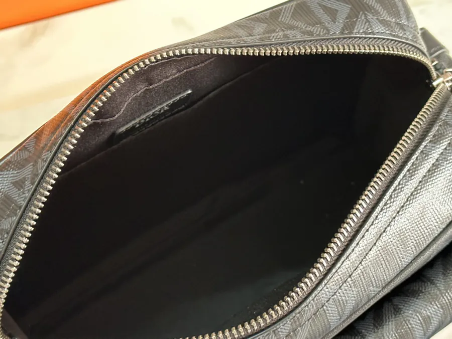 Hit the Road Messenger Bag Modern Style with High Fashion Craftsmanship
