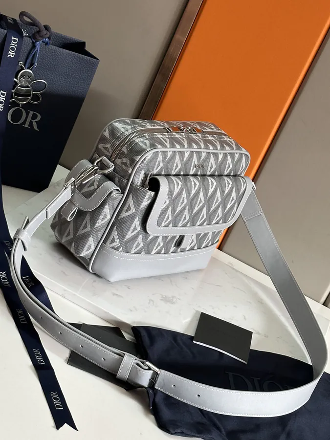 Hit the Road Messenger Bag Modern Style with High Fashion Craftsmanship