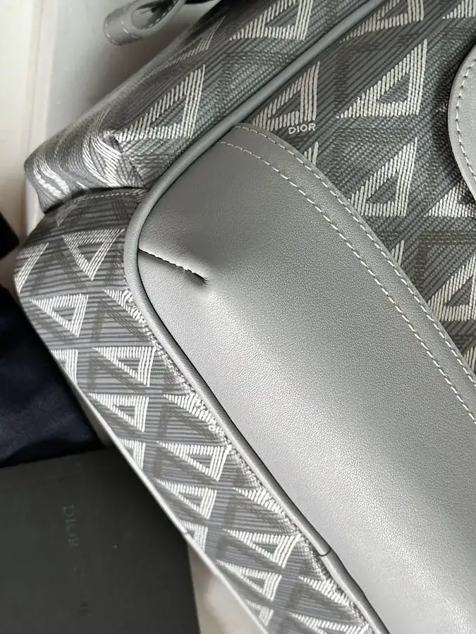 Hit the Road Messenger Bag Modern Style with High Fashion Craftsmanship