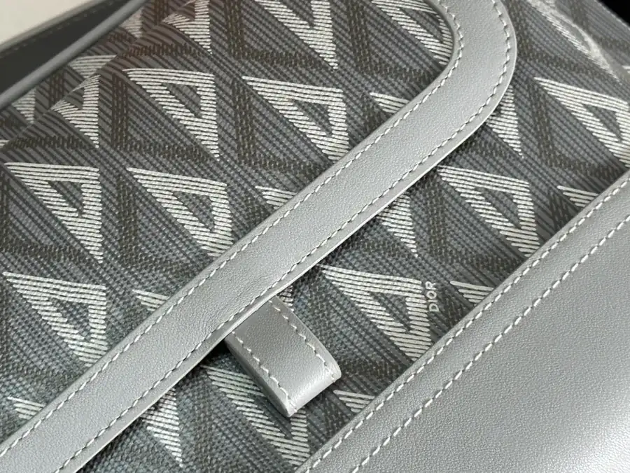 Hit the Road Messenger Bag Modern Style with High Fashion Craftsmanship