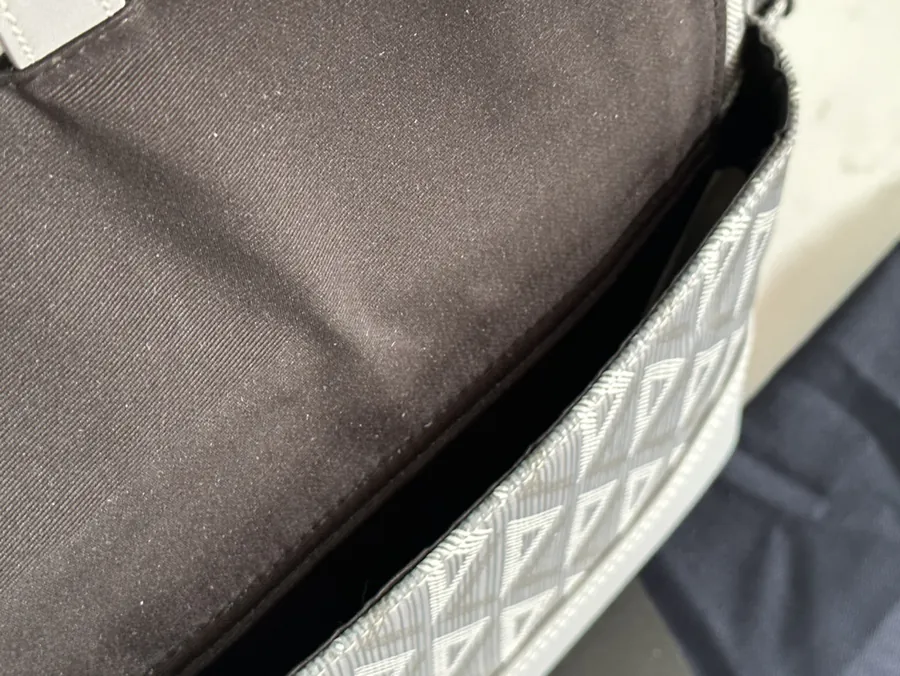 Hit the Road Messenger Bag Modern Style with High Fashion Craftsmanship