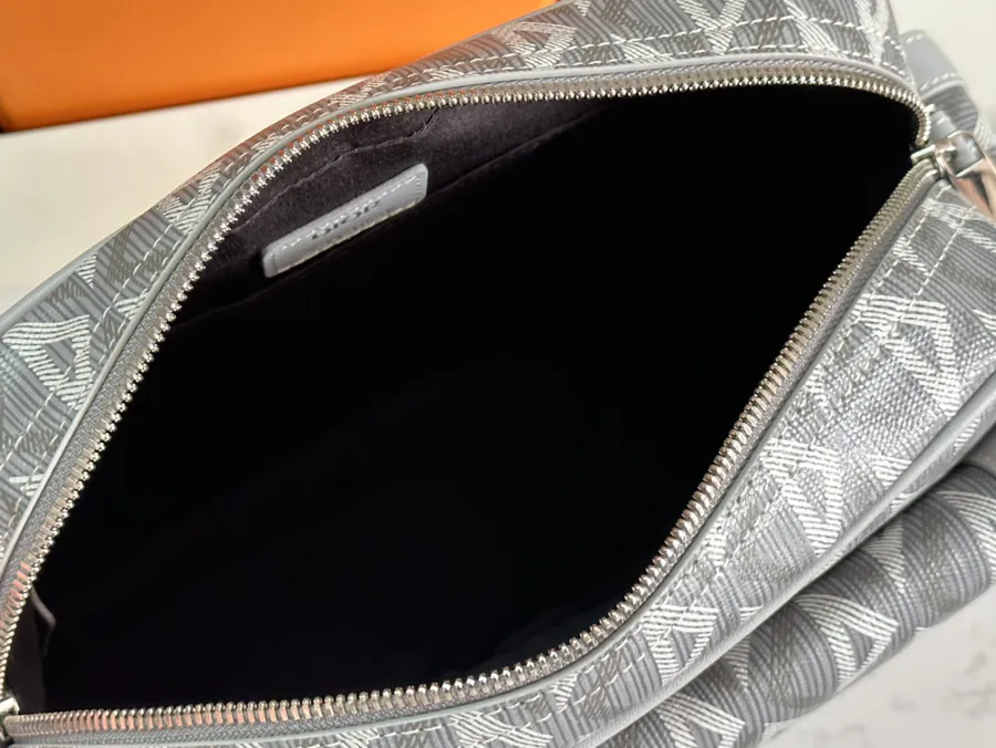 Hit the Road Messenger Bag Modern Style with High Fashion Craftsmanship