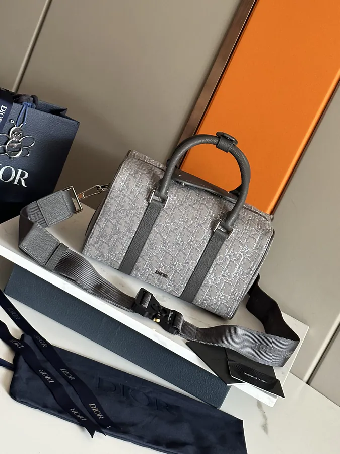 Dio Lingot 26 Handbag Season New, Practical and Elegant