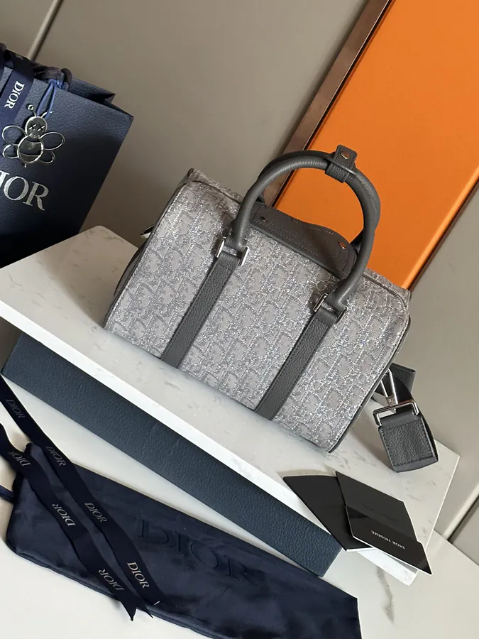 Dio Lingot 26 Handbag Season New, Practical and Elegant
