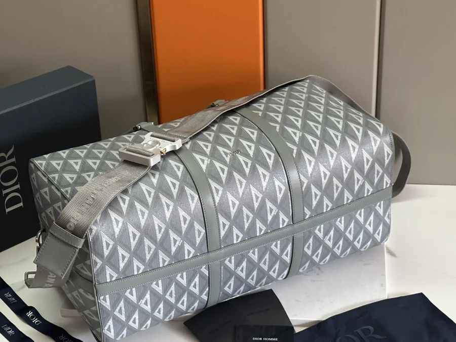 Lingot 50 Travel Bag Classic Design, Grained Calfskin Details