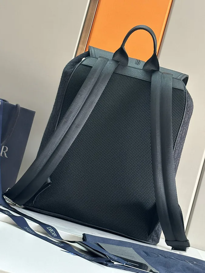 Motion Shoulder Bag Elegant and Sophisticated