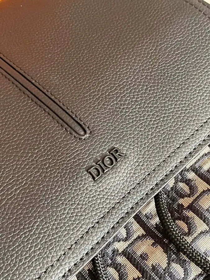 Motion Shoulder Bag Elegant and Sophisticated
