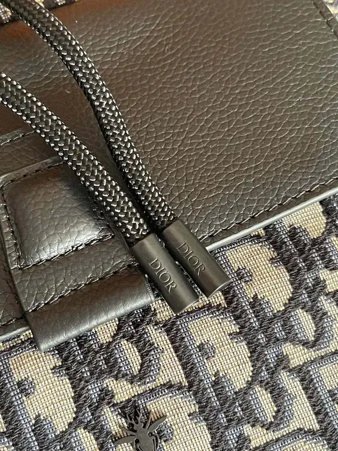 Motion Shoulder Bag Elegant and Sophisticated