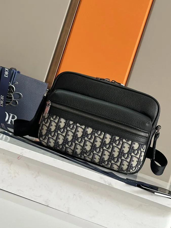 Rider 2.0 Zip Messenger Bag Autumn 2024 Men's Collection
