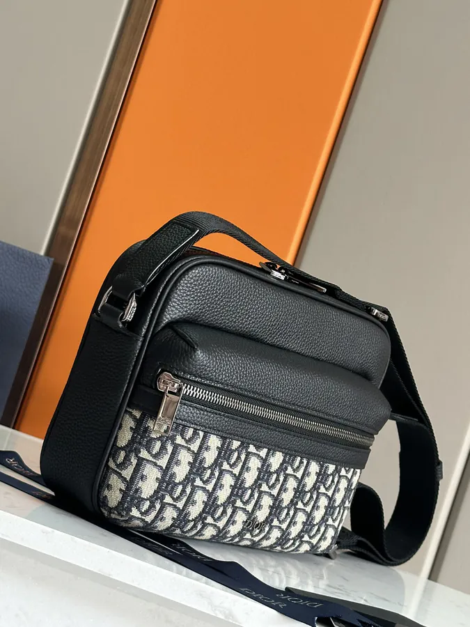 Rider 2.0 Zip Messenger Bag Autumn 2024 Men's Collection