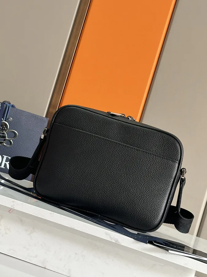 Rider 2.0 Zip Messenger Bag Autumn 2024 Men's Collection