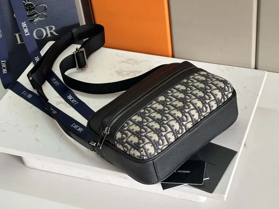 Rider 2.0 Zip Messenger Bag Autumn 2024 Men's Collection