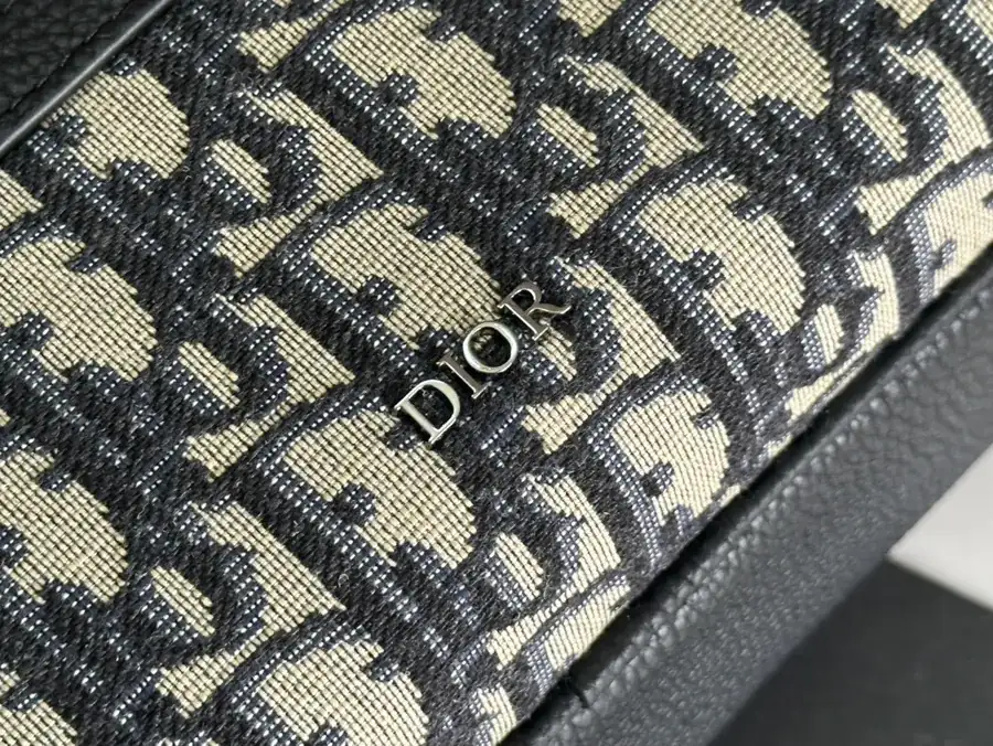 Rider 2.0 Zip Messenger Bag Autumn 2024 Men's Collection
