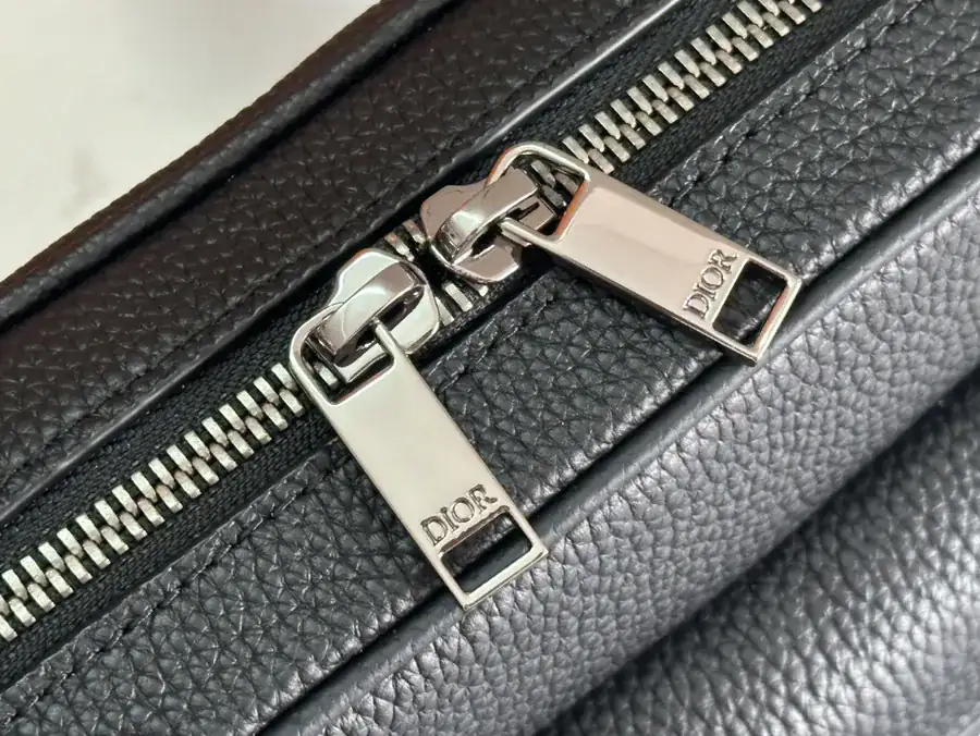 Rider 2.0 Zip Messenger Bag Autumn 2024 Men's Collection