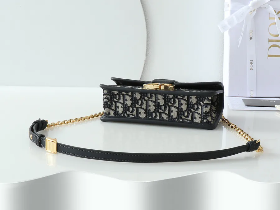 30 Montaigne East West Chain Handbag Mini Size