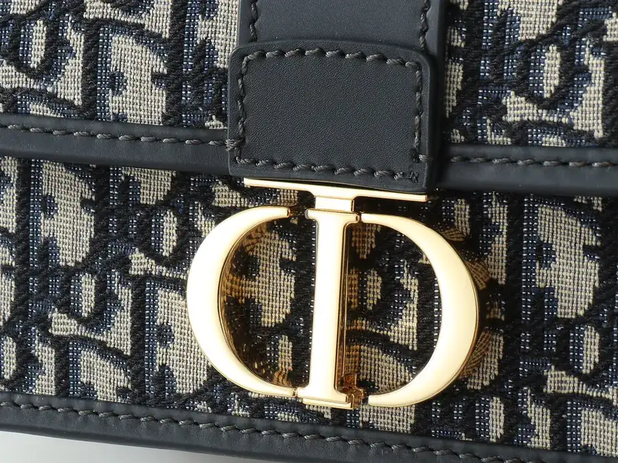 30 Montaigne East West Chain Handbag Mini Size