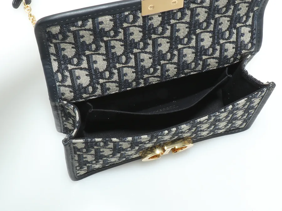 30 Montaigne East West Chain Handbag Mini Size