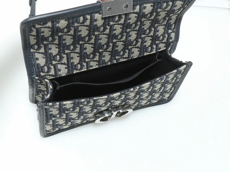 30 Montaigne East West Chain Handbag Mini Size