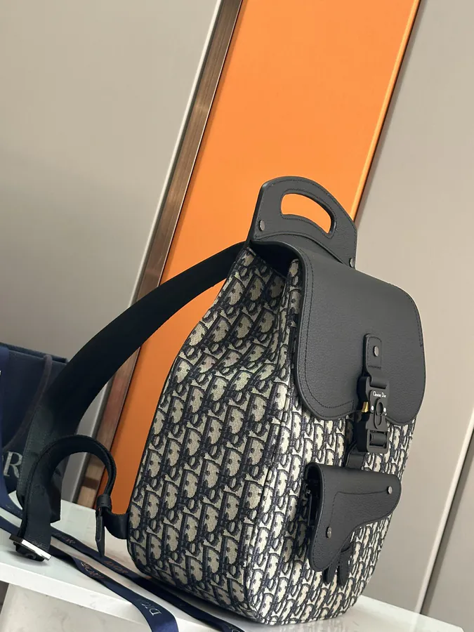 Gallop Shoulder Bag Classic Saddle Style, Black Grained Calfskin