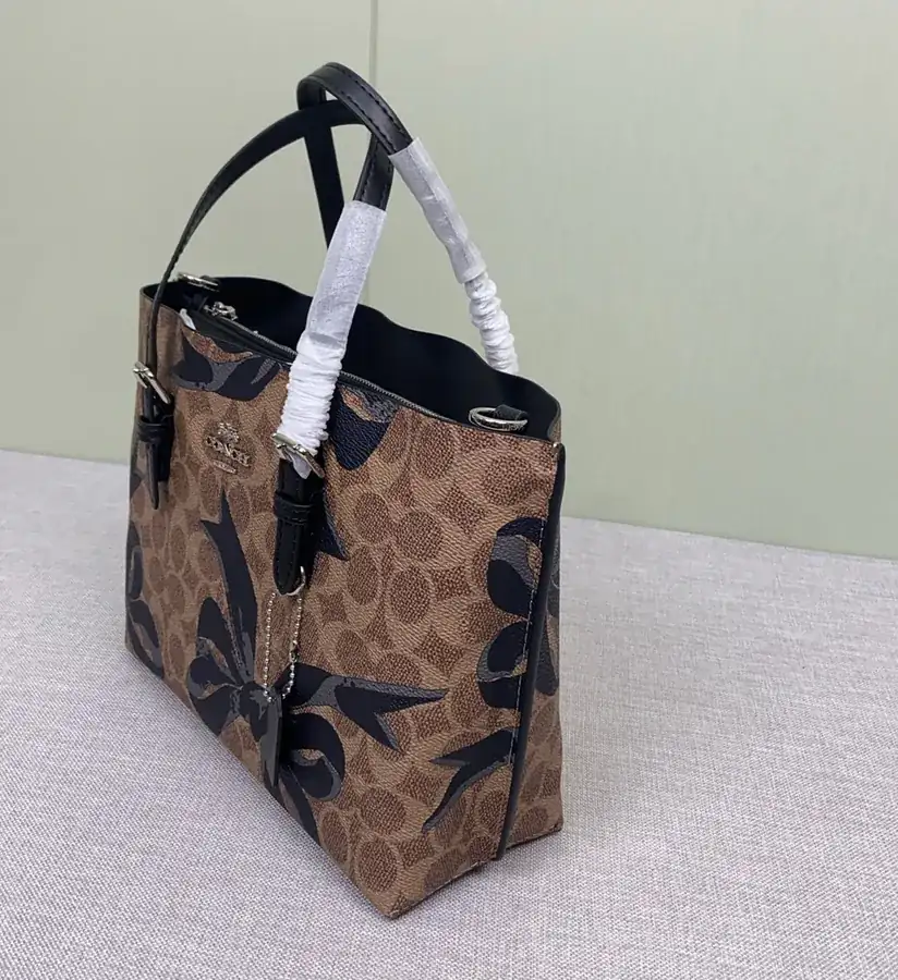 Chloé 12 Month New CZ767 Print Bucket Bag with Vintage Bow