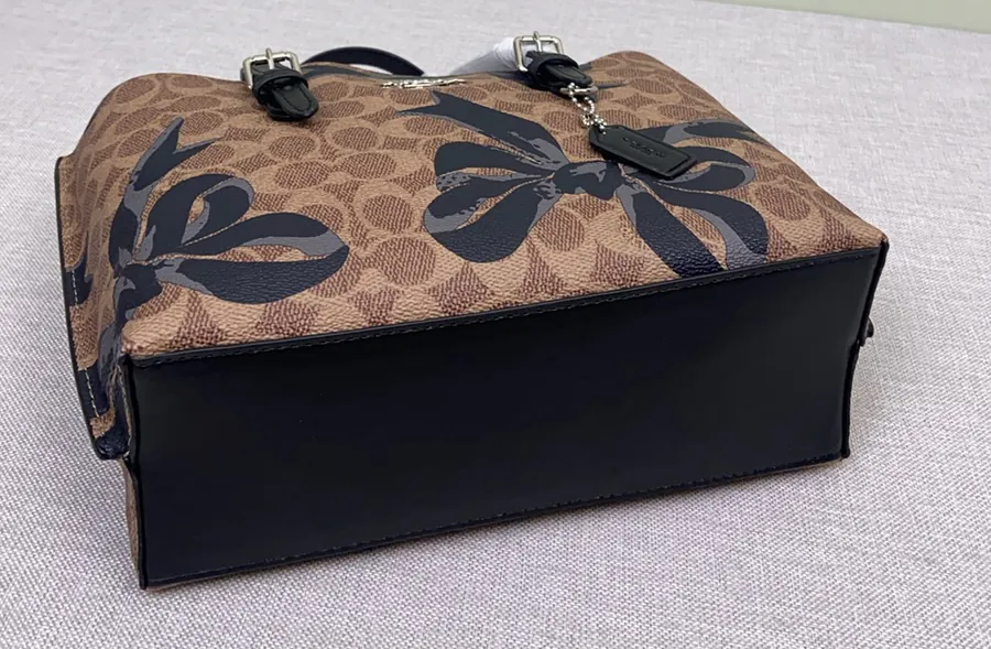 Chloé 12 Month New CZ767 Print Bucket Bag with Vintage Bow