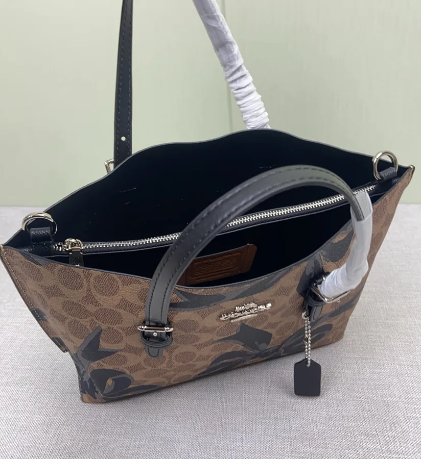 Chloé 12 Month New CZ767 Print Bucket Bag with Vintage Bow