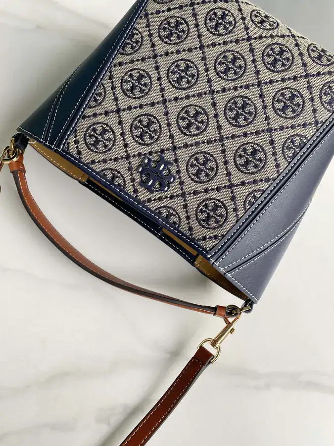 TB New McGraw Small Bucket Bag in Grained Calfskin
