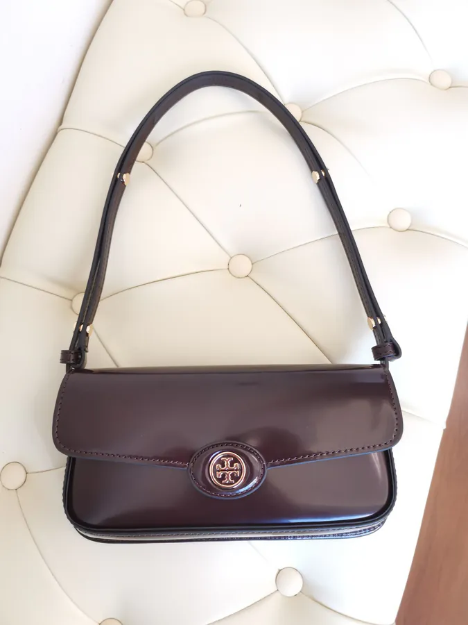 Tory Burch Robinson Bucket Bag Classic Vintage Design