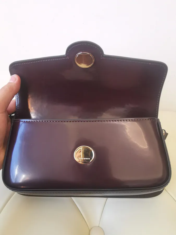 Tory Burch Robinson Bucket Bag Classic Vintage Design