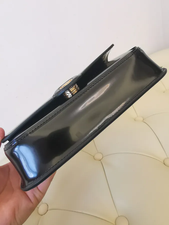 Tory Burch Robinson Bucket Bag Classic Vintage Style