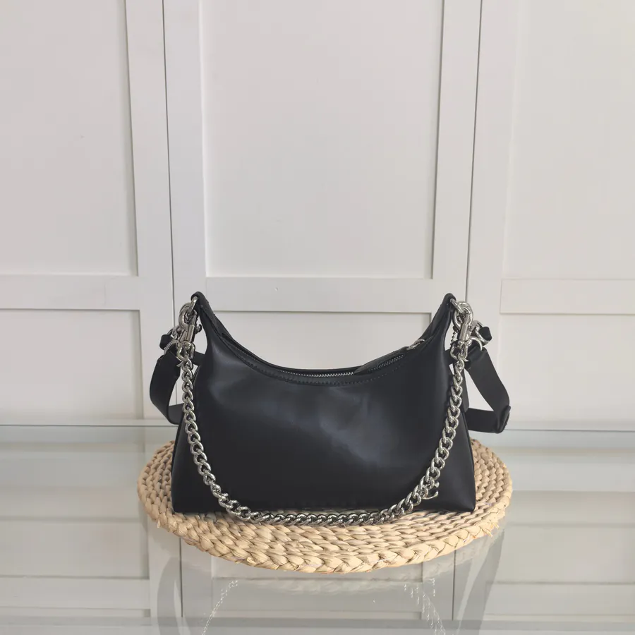 COACH JULIET 25 Shoulder Bag Minimalist Elegance