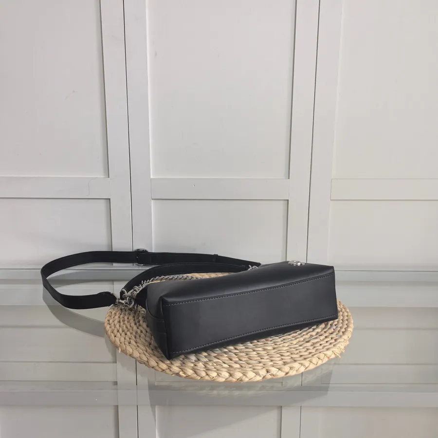 COACH JULIET 25 Shoulder Bag Minimalist Elegance