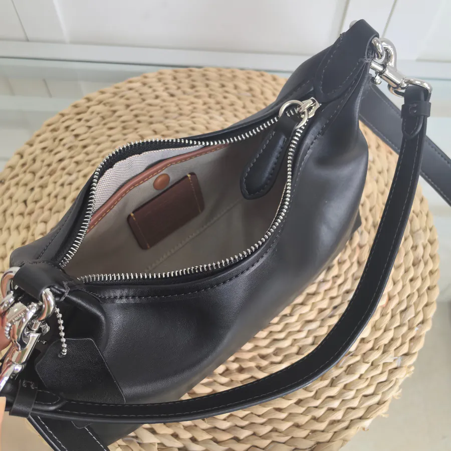 COACH JULIET 25 Shoulder Bag Minimalist Elegance