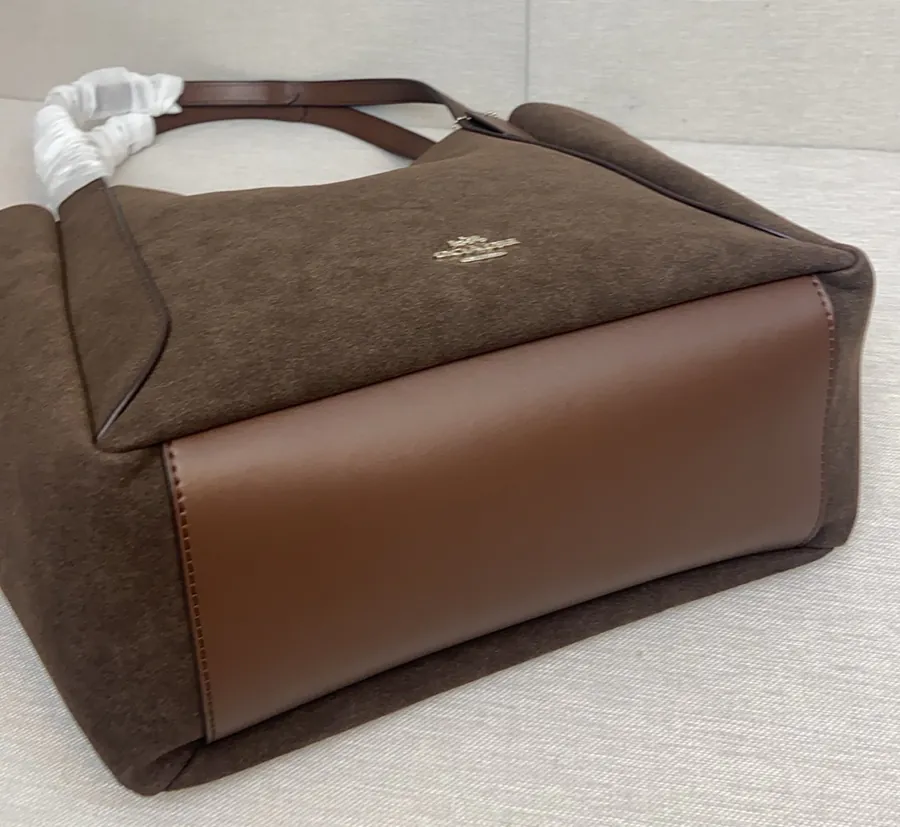 Cocoknuckles Hadley Bucket Bag Daily Commute Essential