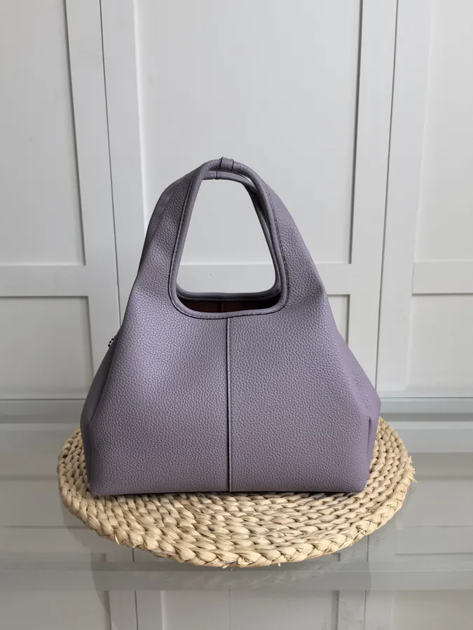 COA*H LANA 23 Shoulder Bag Simple and Casual Basket Style
