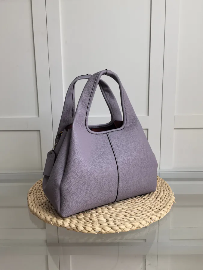 COA*H LANA 23 Shoulder Bag Simple and Casual Basket Style