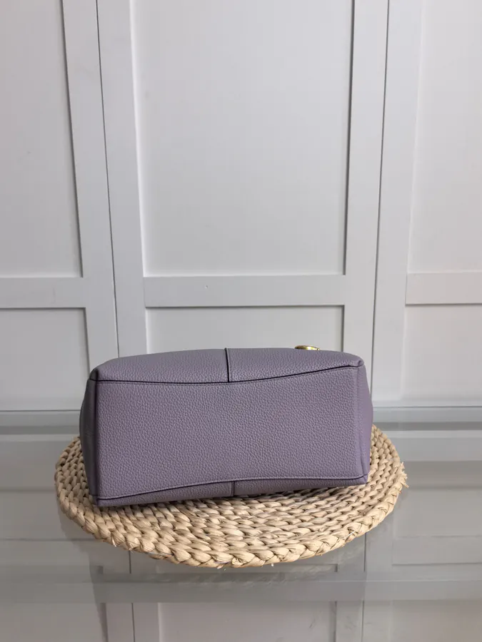 COA*H LANA 23 Shoulder Bag Simple and Casual Basket Style