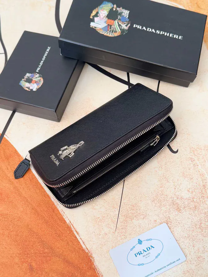 Classic Single Zip Wallet in Blue Italian Grained Calfskin