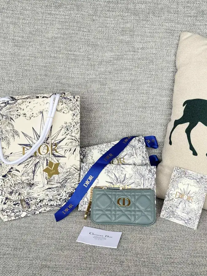 2024 Caro Key Clip Wallet 30 Montaigne Glycine