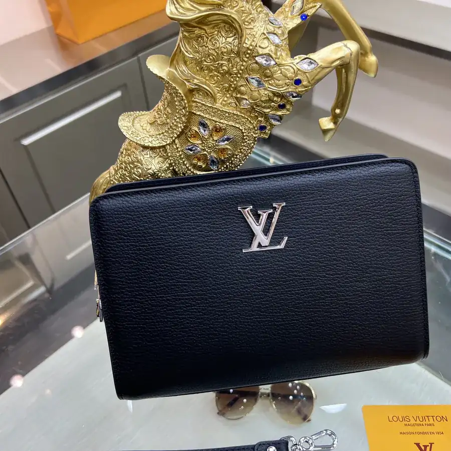 LOUIS VUITTON New Handbag Elegant Design with Premium Material