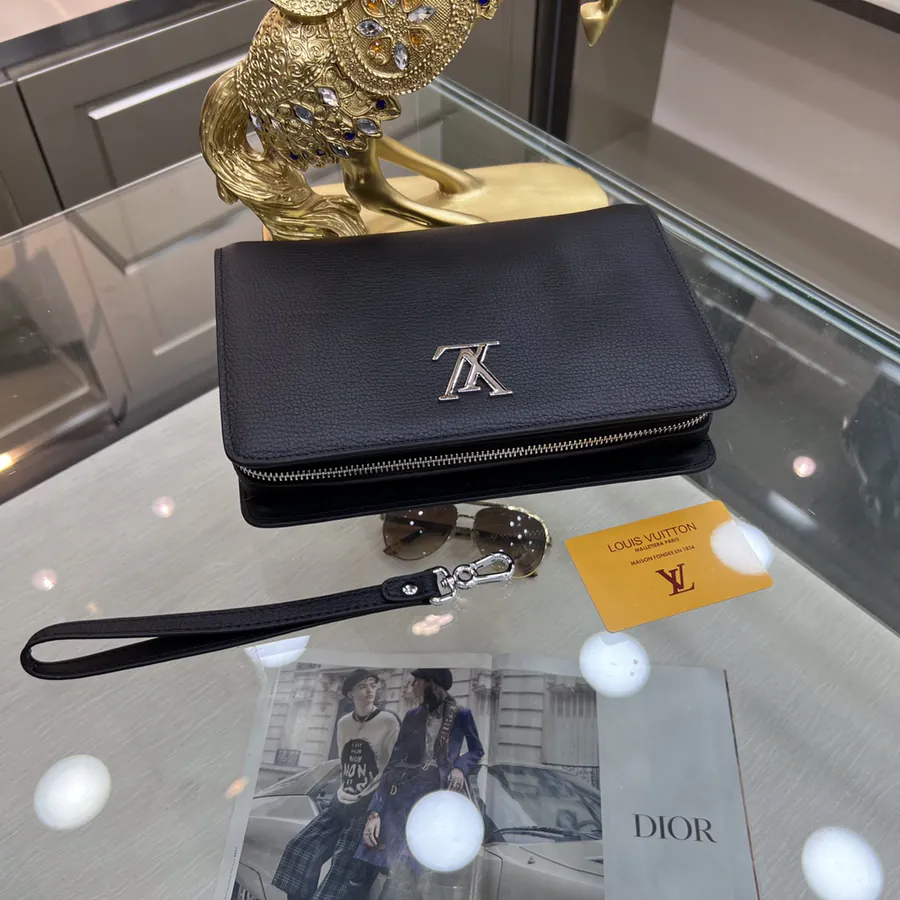 LOUIS VUITTON New Handbag Elegant Design with Premium Material