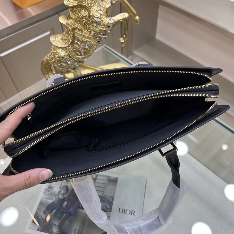 LOUIS VUITTON New Briefcase Classic Design, Premium Quality