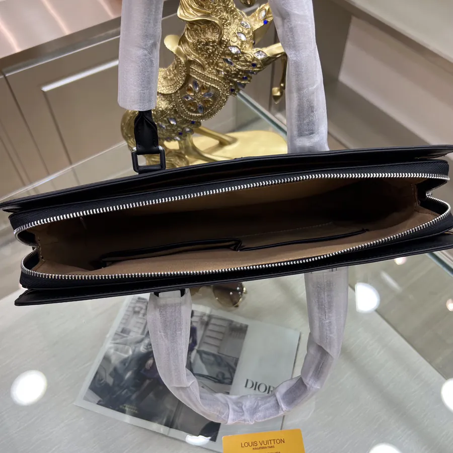LOUIS VUITTON New Briefcase Classic Design, Premium Quality
