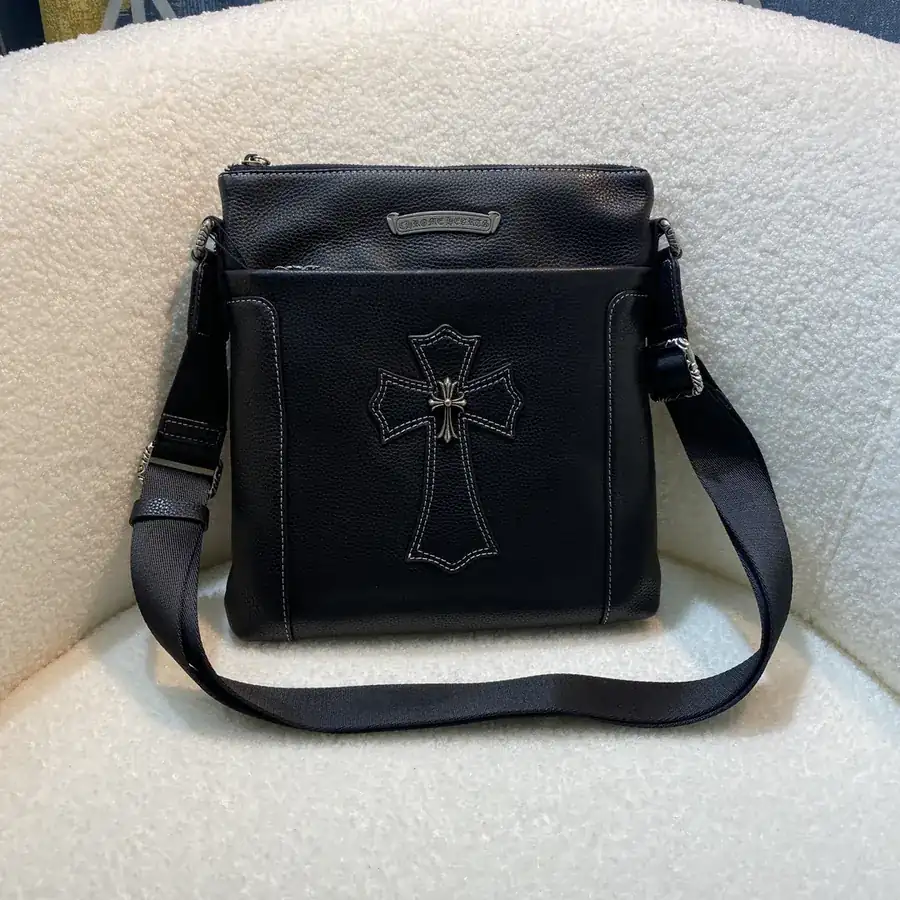Chloé New Shoulder Bag with Front Opening and Zippered Back Pocket