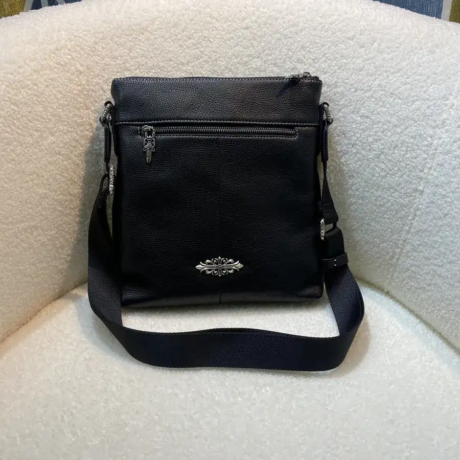 Chloé New Shoulder Bag with Front Opening and Zippered Back Pocket